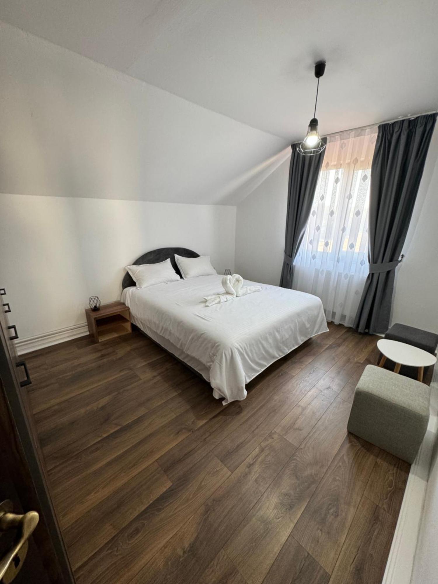 Casa Casy Villa Oradea Exteriör bild